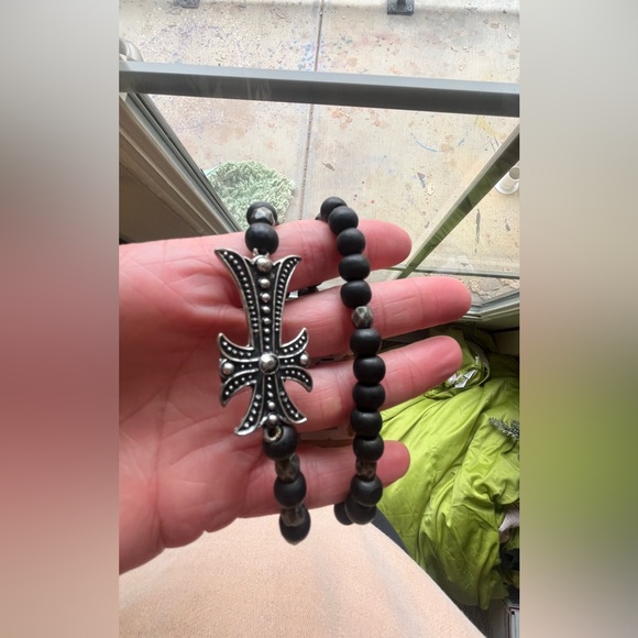 NWT Two piece set of black and silver stretch bracelets - Picture 2 of 2